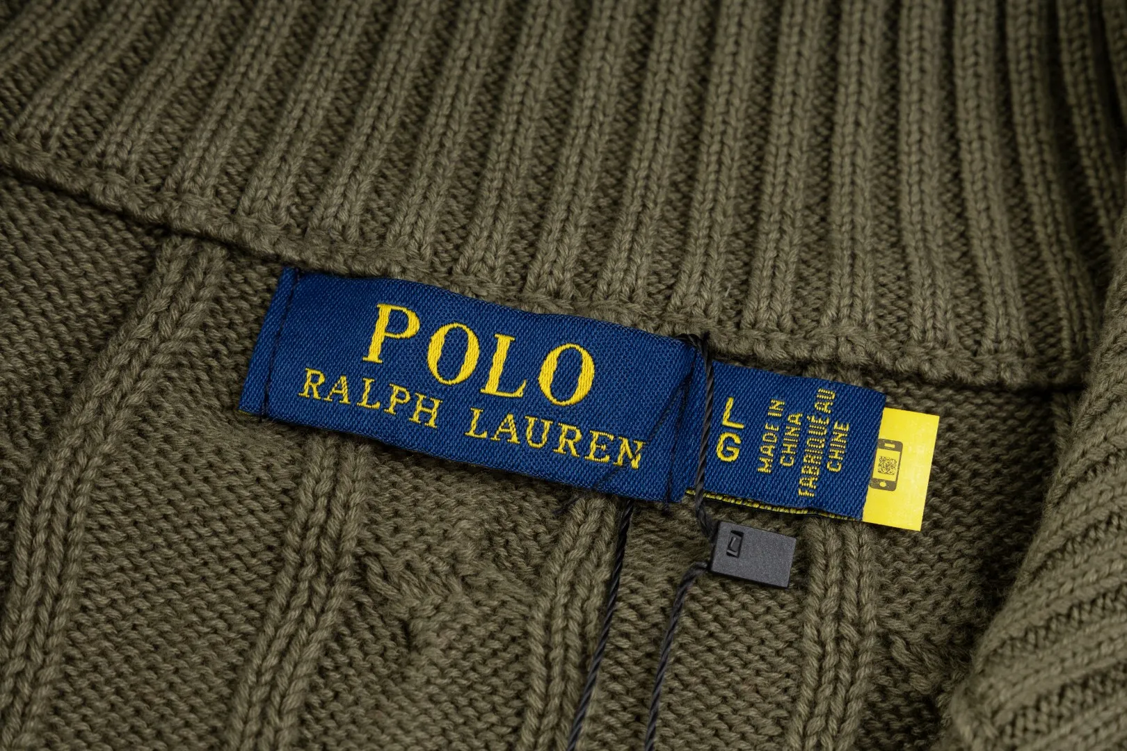 P236 #R92 RALPH LAUREN Ralph Lauren fifteen colors classic small label embroidery logo turtleneck pullover half-zip knitted cable sweater with high-density LOGO embroidery on the chest and original customized tag accessories. Made of pure cotton yarn, pure cotton is skin-friendly and comfortable, small label war horse embroidered twist turtleneck sweater 🐎 high quality, follow the blogger to learn how to wear it! Let’s buy a Ralph Lauren cable sweater. It’s a super hard-to-find series after it became popular. It’s hard to find one on the official website. It’s simple and practical to wear, with a lazy and loose feel. The thickened fabric has more texture, feels soft and delicate, and has a loose fit. Whether worn alone or layered, you can wear different styles of fashion with just one piece!   Size：XS S M L